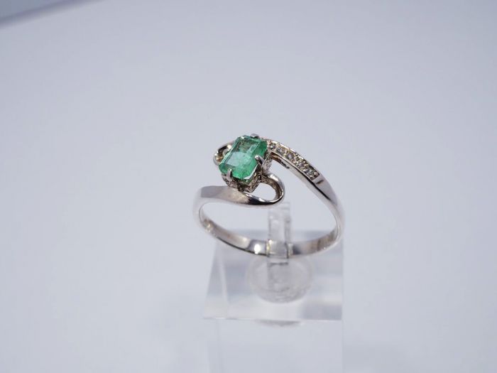 Серебряное кольцо 925 пробы с бериллом 0,65 карат - 68