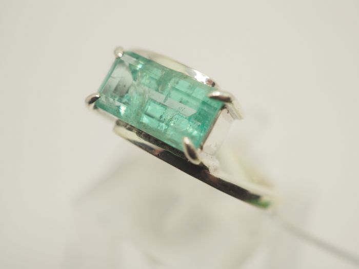 Серебряное кольцо с натуральным изумрудом 1.92 карат - 253